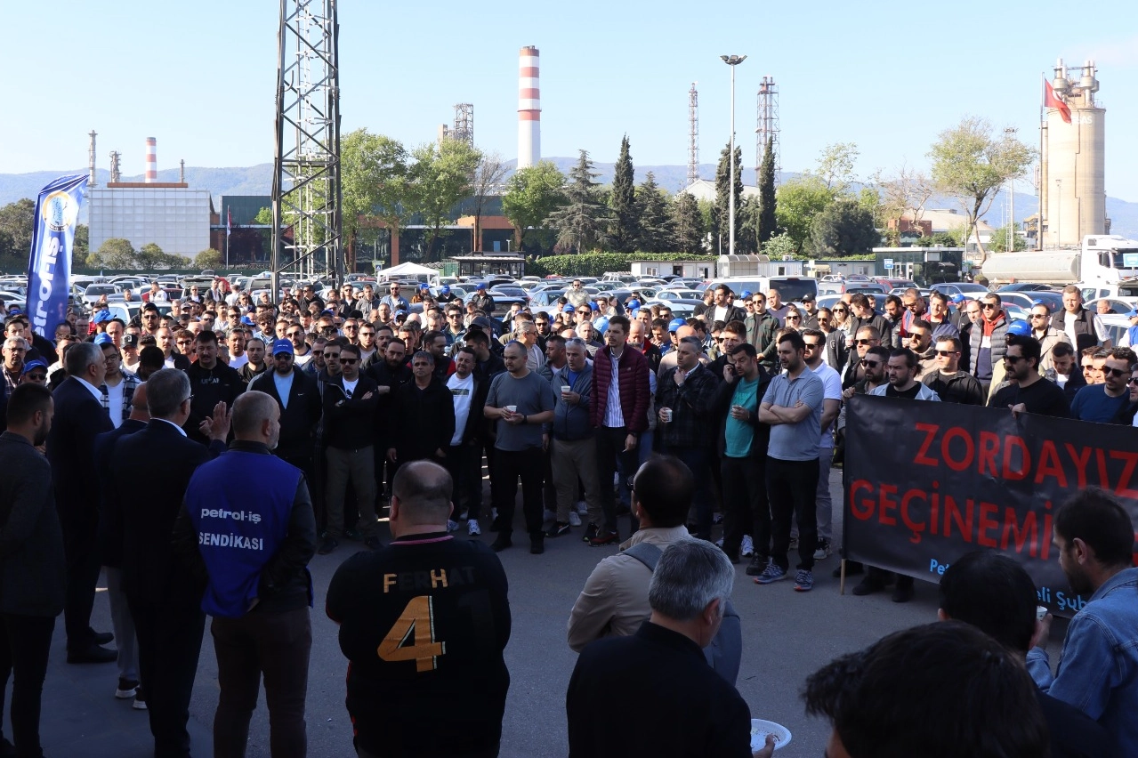 İzmit'te TÜPRAŞ işçilerine sıcak destek