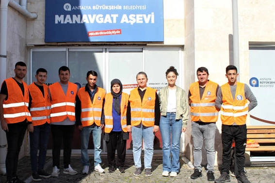 Manavgat Aşevi ihtiyaç sahiplerinin yanında!