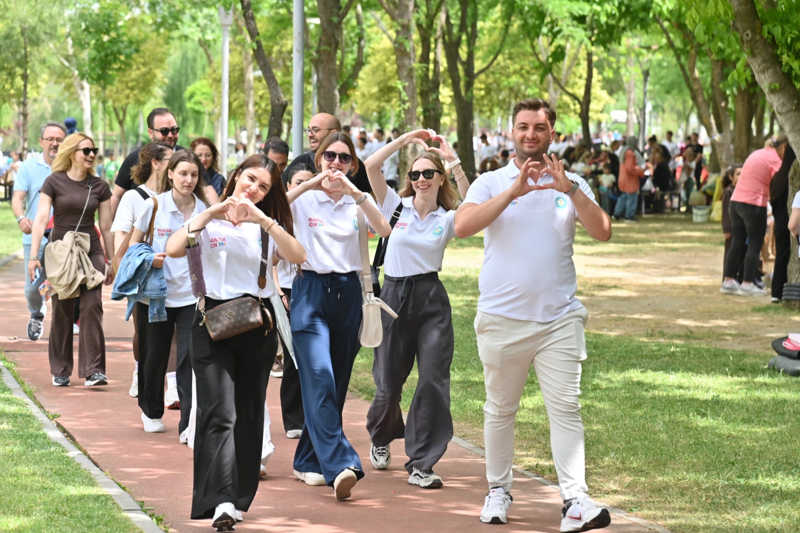 Manisa'da adım adım sağlıklı yürüyüş