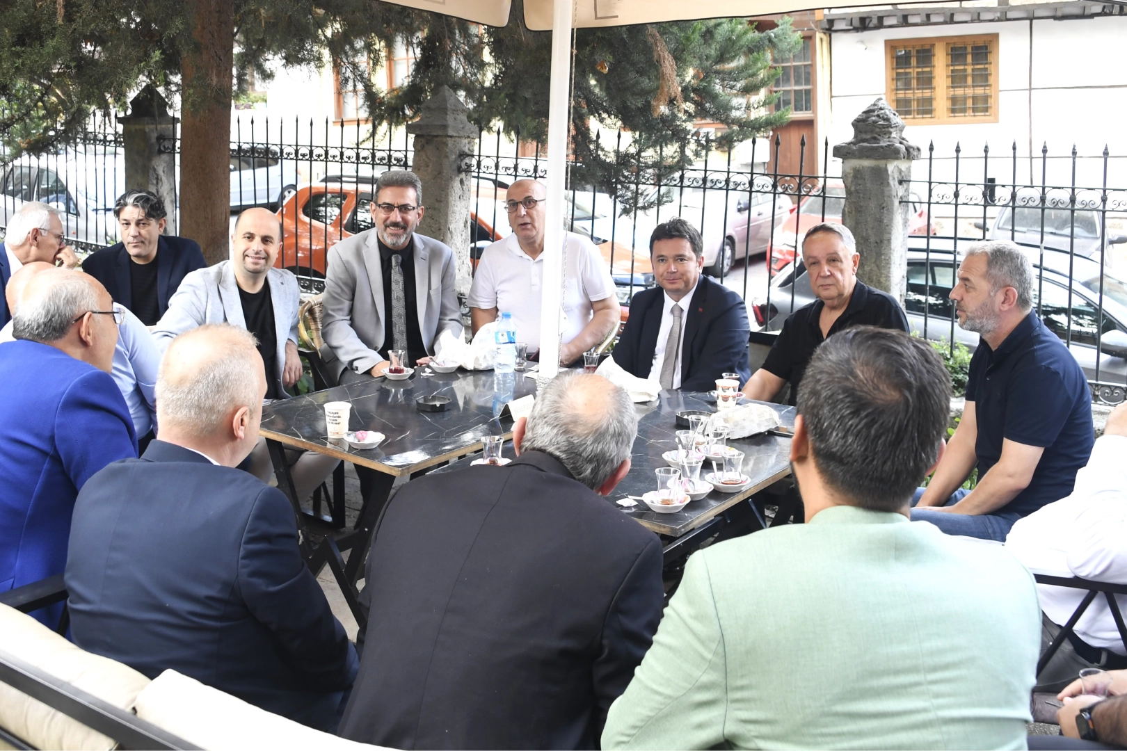 Bursa Osmangazi’de mahalle ziyaretleri sürüyor