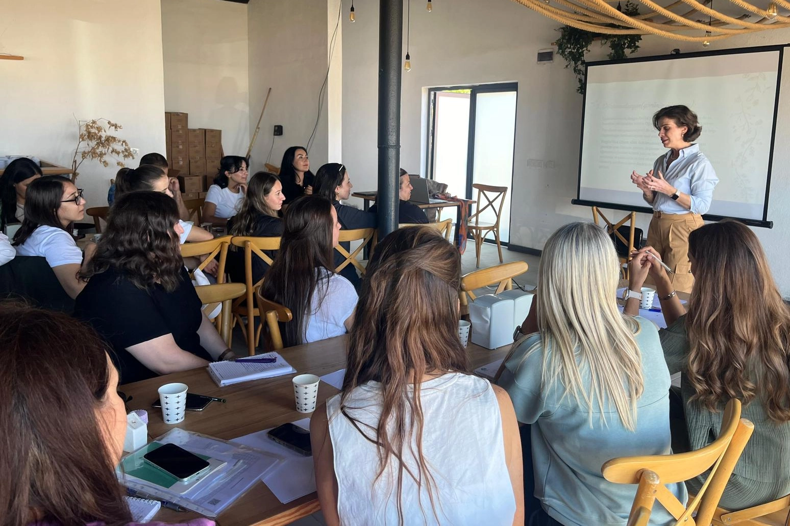 Kadınlar Gölcük’te sanatla buluştu