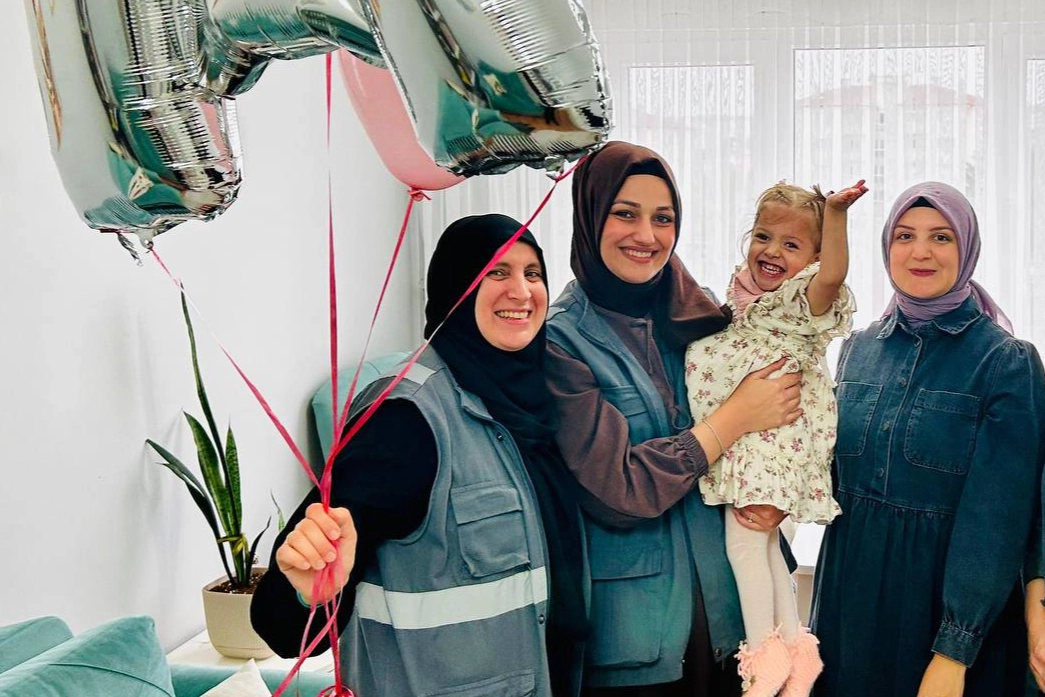 Sakarya'da özel bireylere anlamlı doğum günü sürprizi