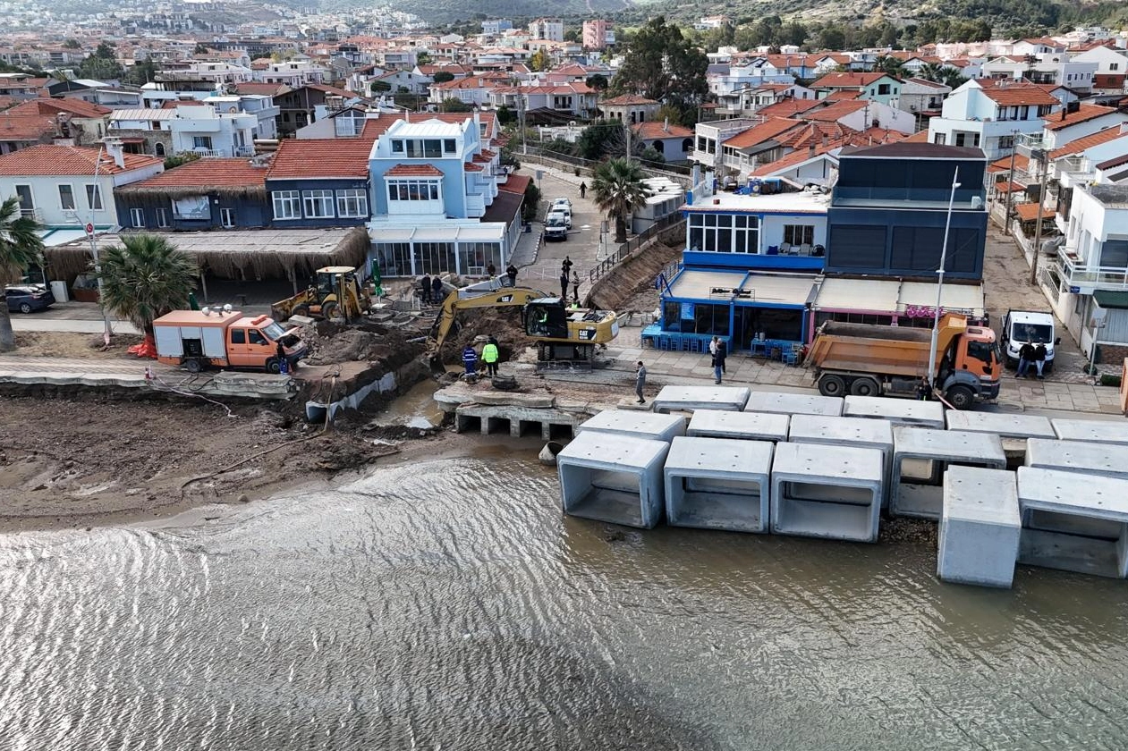 İzmir Yeni Foça’da taşkın kabusu sona erdi